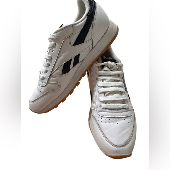 Reebok Adult Classic Leather Sneakers Size 6(men), 7.5 (women) White, Gumsoles main image 9